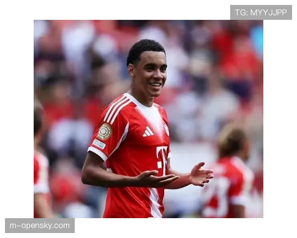 拜仁慕尼黑官方：穆夏拉左膝韧带扭伤，预计伤缺四周